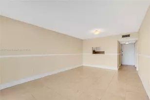 9682 Fontainebleau Blvd, Miami, FL 33172 - Photo 13
