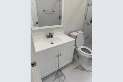 1050 NW 25th Way, Fort Lauderdale, FL 33311 - Photo 15