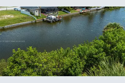 1203 SE 3rd Ave, Cape Coral, FL 33990 - Photo 17