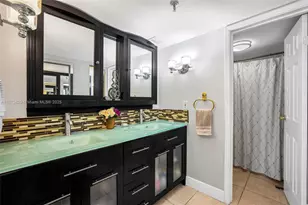 2401 Collins Ave, Miami Beach, FL 33140 - Photo 21