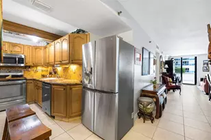 2401 Collins Ave, Miami Beach, FL 33140 - Photo 9