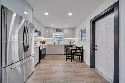 521 W Evanston Cir, Fort Lauderdale, FL 33312 - Photo 15