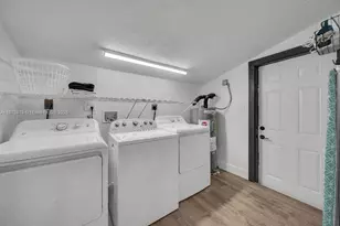 521 W Evanston Cir, Fort Lauderdale, FL 33312 - Photo 13