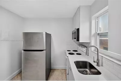 458 SW 9th St #2, Miami, FL 33130 - Photo 3