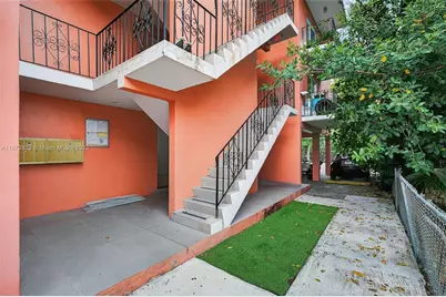 458 SW 9th St #2, Miami, FL 33130 - Photo 11