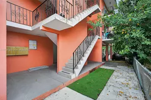 458 SW 9th St, Miami, FL 33130 - Photo 11