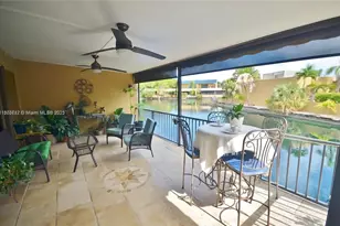 15915 Kingsmoor Way, Miami Lakes, FL 33014 - Photo 9