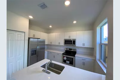 2609 SE 11th St, Homestead, FL 33035 - Photo 5