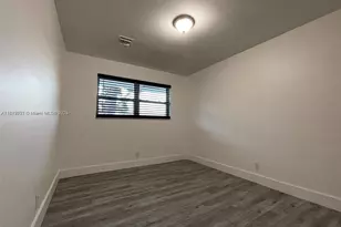 512 NE 4th Ave, Hallandale Beach, FL 33009 - Photo 9