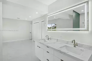 1011 NW 89th St, Miami, FL 33150 - Photo 29