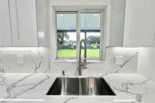 1011 NW 89th St, Miami, FL 33150 - Photo 15