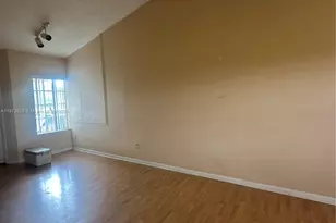 18318 NW 68th Ave, Hialeah, FL 33015 - Photo 9