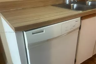 18318 NW 68th Ave, Hialeah, FL 33015 - Photo 11