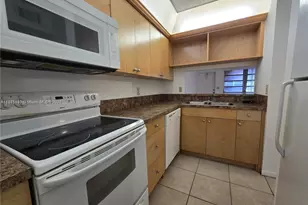 824 Twin Lakes Dr, Coral Springs, FL 33071 - Photo 3