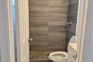 216 SW 9th St, Hallandale Beach, FL 33009 - Photo 5