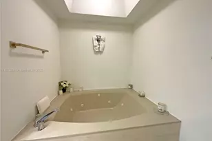 20191 E Country Club Dr, Aventura, FL 33180 - Photo 13