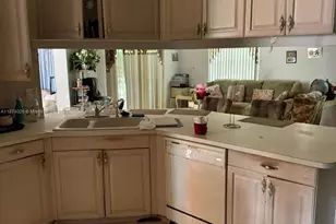 188 Gulfstream Cir, Royal Palm Beach, FL 33411 - Photo 7