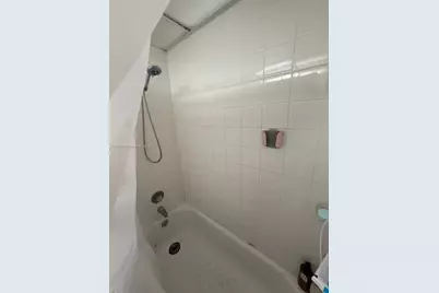 6940 Miami Gardens Dr #1-122, Hialeah, FL 33015 - Photo 11