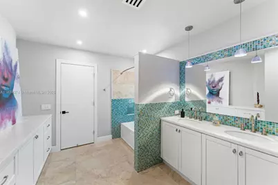 1011 N Venetian Dr, Miami, FL 33139 - Photo 29