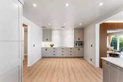 1011 N Venetian Dr, Miami, FL 33139 - Photo 11