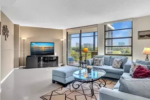 20400 W Country Club Dr, Aventura, FL 33180 - Photo 9