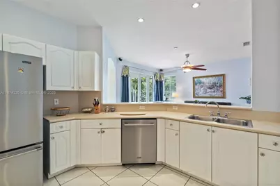 7841 NW 169th Ter, Miami Lakes, FL 33016 - Photo 19