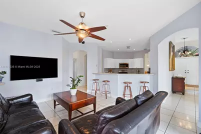 7841 NW 169th Ter, Miami Lakes, FL 33016 - Photo 13
