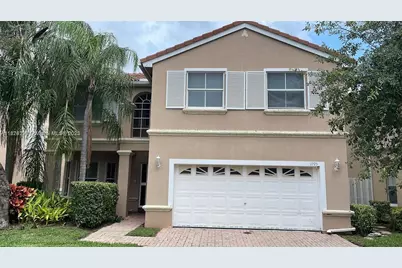1095 Weeping Willow Way, Hollywood, FL 33019 - Photo 1