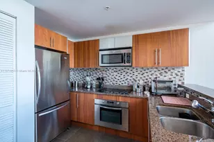 300 S Biscayne Blvd, Miami, FL 33131 - Photo 15