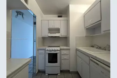 2899 Collins Ave #731, Miami Beach, FL 33140 - Photo 13