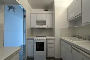 2899 Collins Ave, Miami Beach, FL 33140 - Photo 13