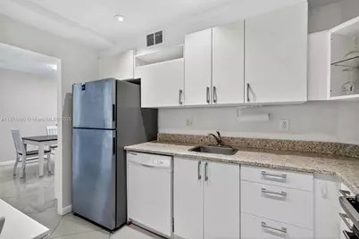 300 Bayview Dr #1009, Sunny Isles Beach, FL 33160 - Photo 17