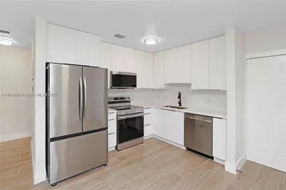 990 NE 159th St, North Miami Beach, FL 33162 - Photo 3