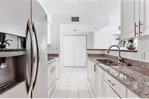 1155 Brickell Bay Dr, Miami, FL 33131 - Photo 3