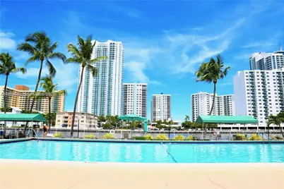 1000 Parkview Dr #805, Hallandale Beach, FL 33009 - Photo 7