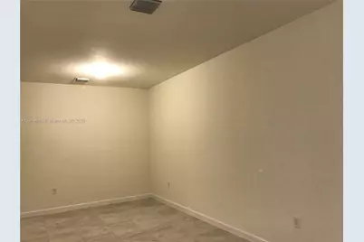 10390 W 33rd Ln, Hialeah, FL 33018 - Photo 11