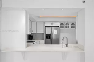 520 Brickell Key Dr, Miami, FL 33131 - Photo 7