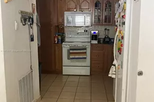 580 NW 136th St, North Miami, FL 33168 - Photo 3