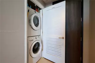 68 SE 6th St, Miami, FL 33131 - Photo 29