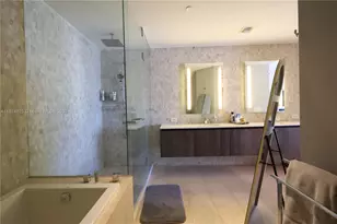 68 SE 6th St, Miami, FL 33131 - Photo 15