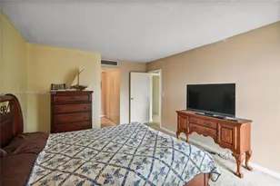 20400 W Country Club Dr, Aventura, FL 33180 - Photo 13