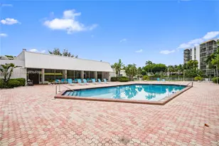 20400 W Country Club Dr, Aventura, FL 33180 - Photo 21