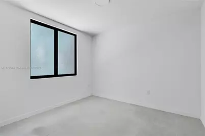 1656 NW 1st St, Miami, FL 33125 - Photo 13