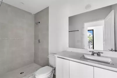 1656 NW 1st St, Miami, FL 33125 - Photo 23