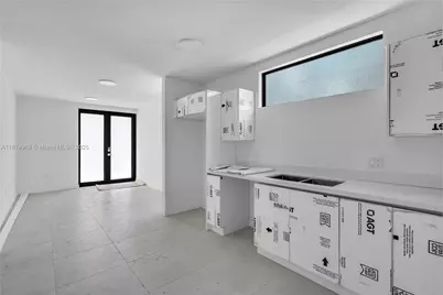 1656 NW 1st St, Miami, FL 33125 - Photo 5