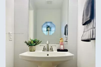 8952 NW 38th Dr, Coral Springs, FL 33065 - Photo 7