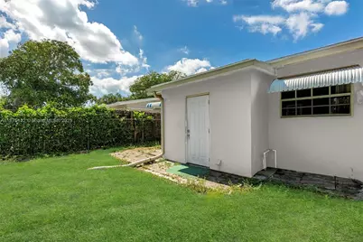 351 NE 57th Ct, Oakland Park, FL 33334 - Photo 25