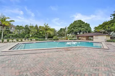 300 SW 130th Ter #110B, Pembroke Pines, FL 33027 - Photo 25