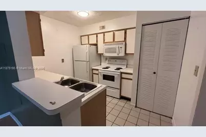 2820 N Oakland Forest Dr #106, Oakland Park, FL 33309 - Photo 5