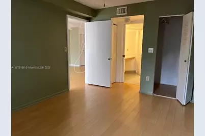 2820 N Oakland Forest Dr #106, Oakland Park, FL 33309 - Photo 7